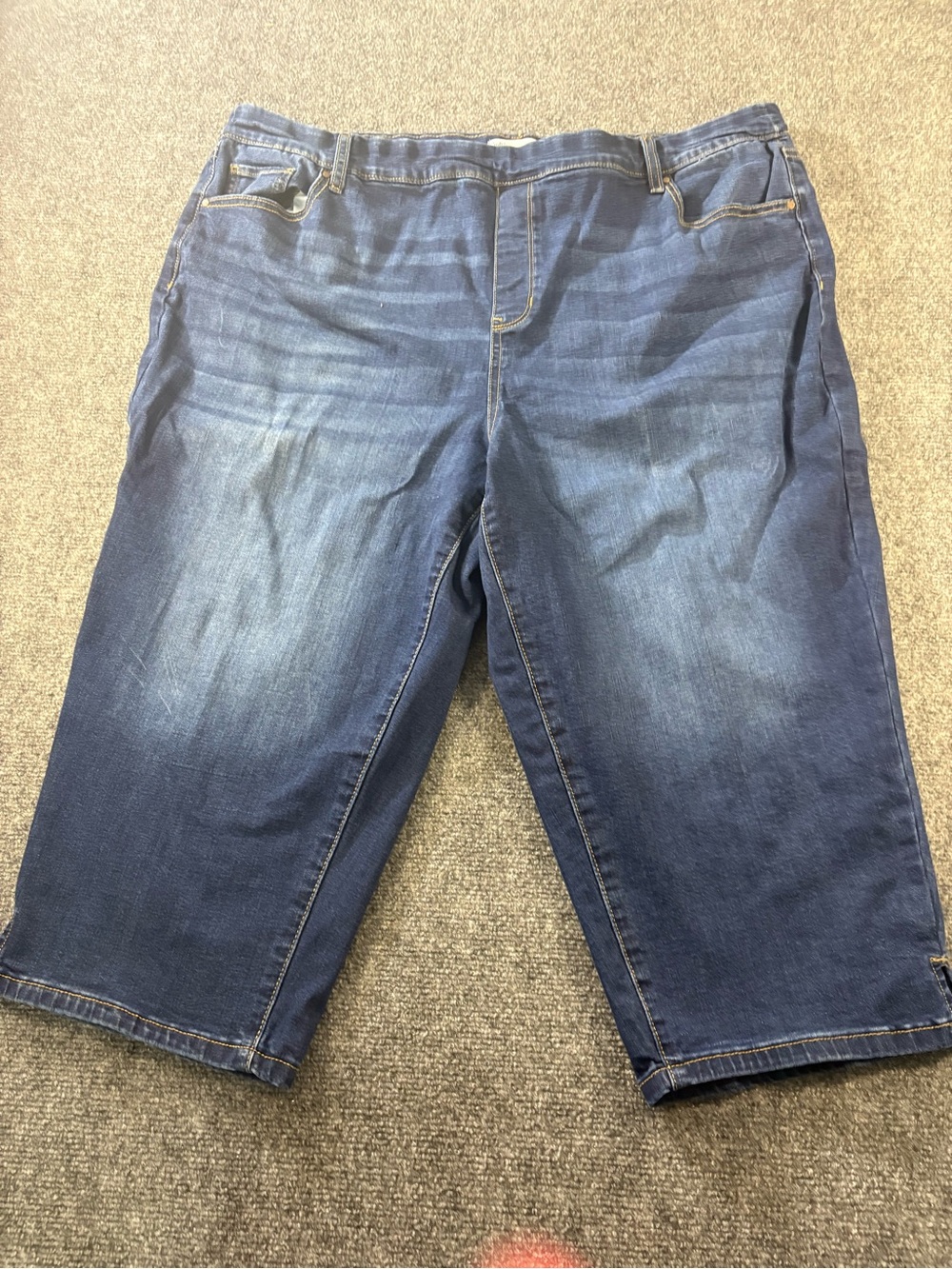 Women's pull on Denim Capri Jeans size 20